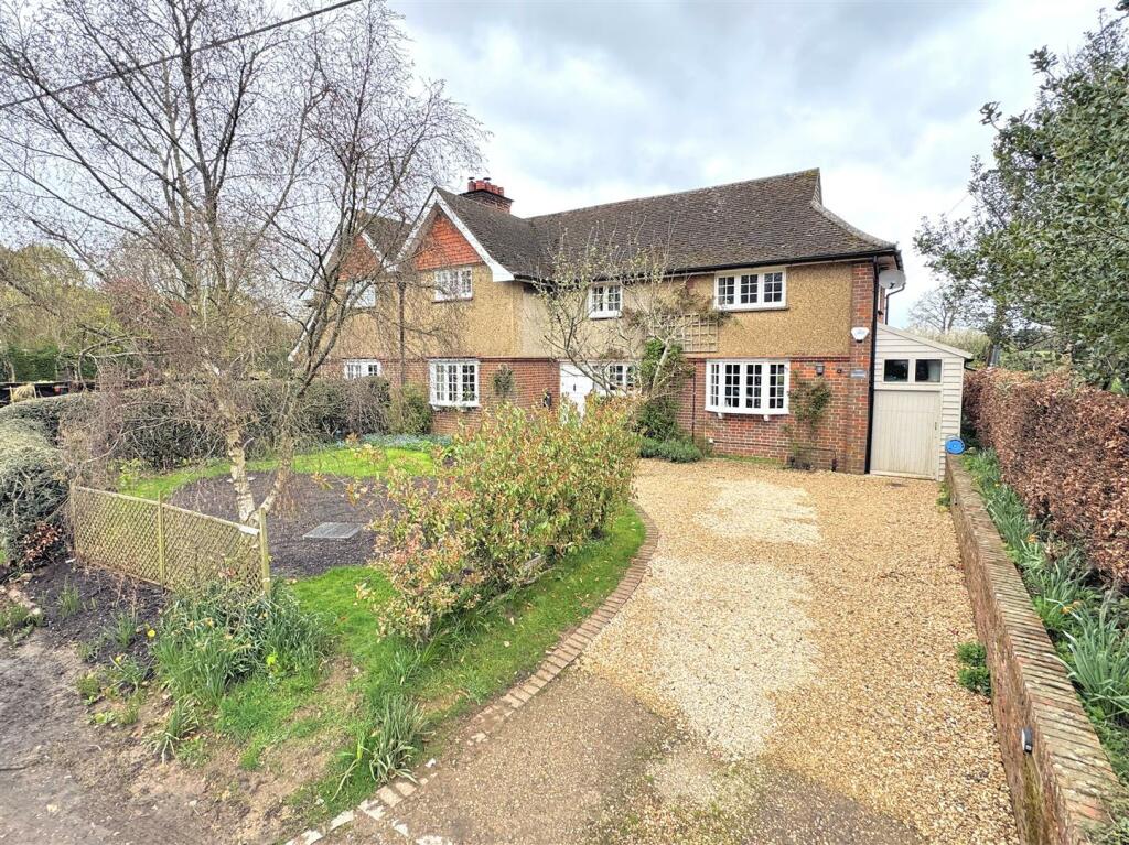 3 bedroom semidetached house for sale in King Ash, Great Missenden, HP16
