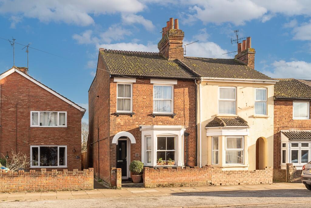 Main image of property: Buckingham Road, Aylesbury, Buckinghamshire, HP19