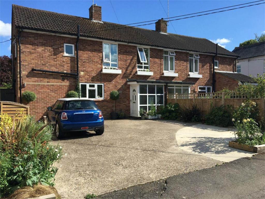 4 bedroom semidetached house for sale in Chiltern Road, Wendover
