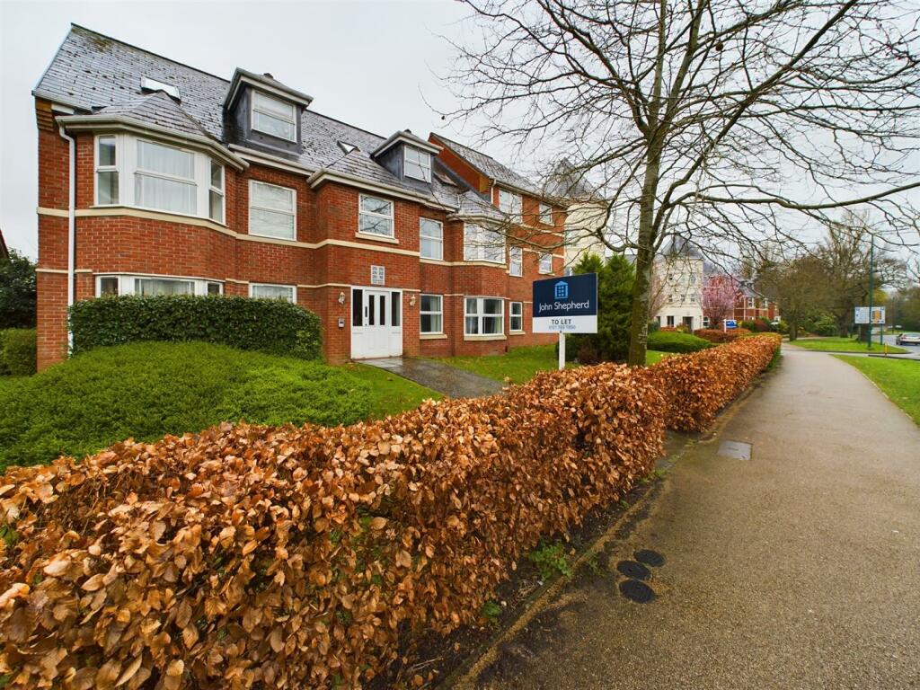 2 bedroom flat for rent in 24 Monkspath Hall Road Solihull, B91