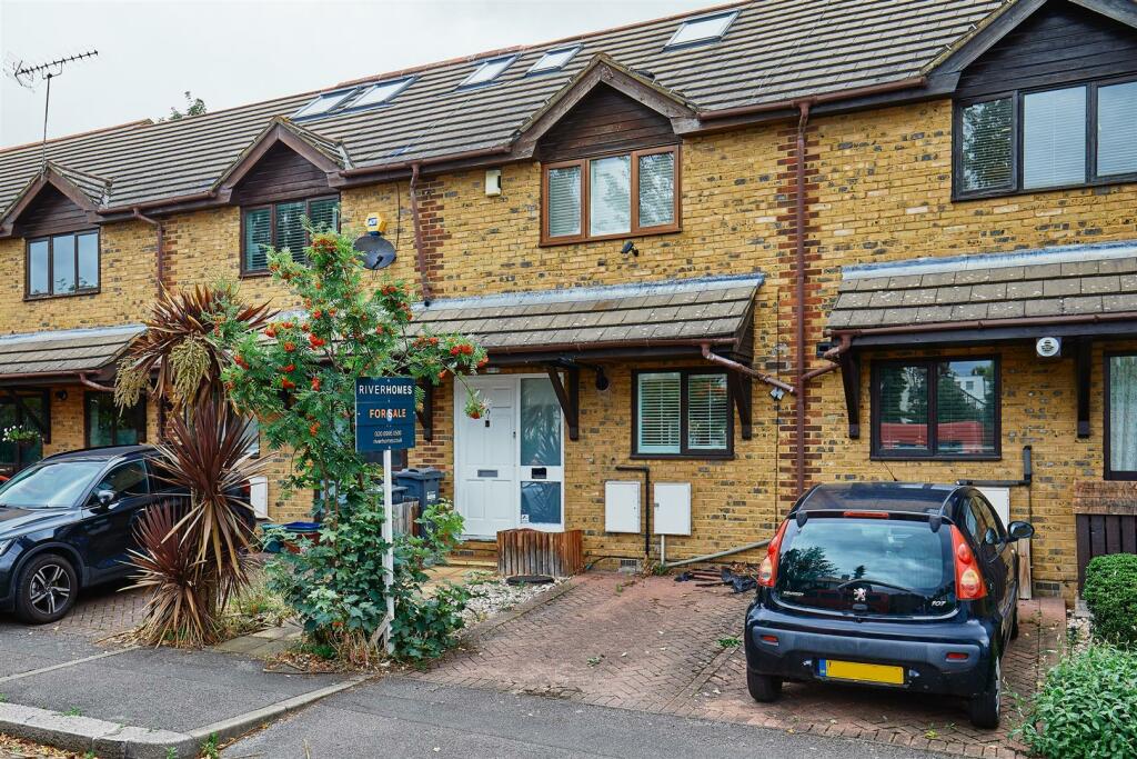 3 bedroom terraced house for sale in Waldeck Road, Chiswick, W4