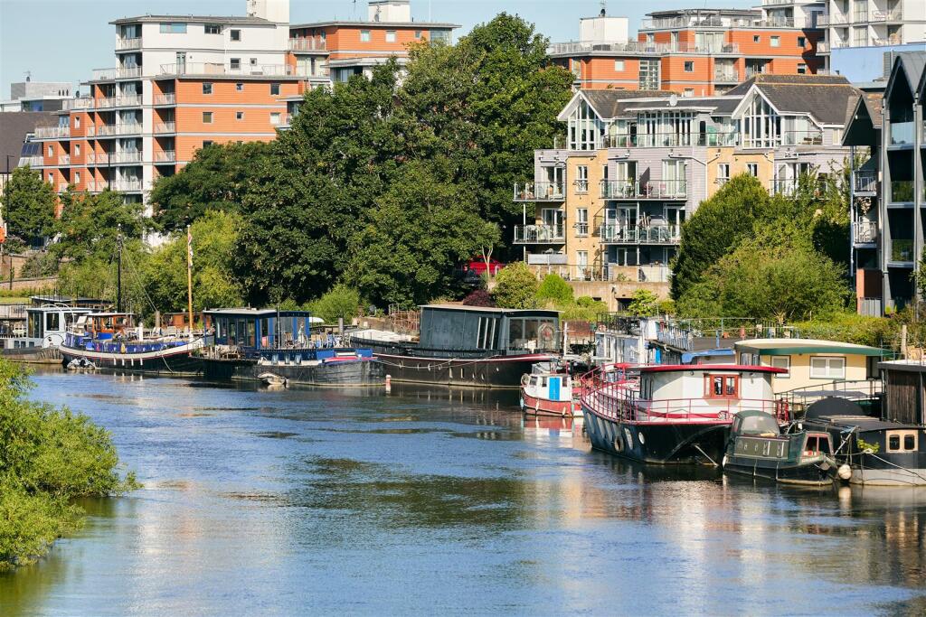 Main image of property: Victoria Steps Quay, Brentford, TW8