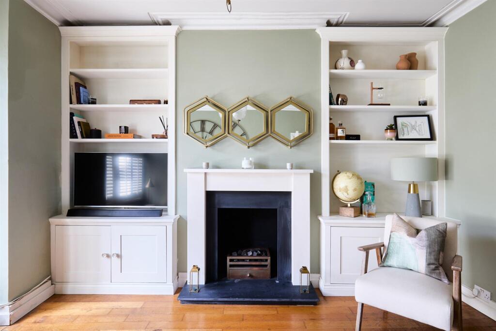 Main image of property: Thames Road, Chiswick, W4