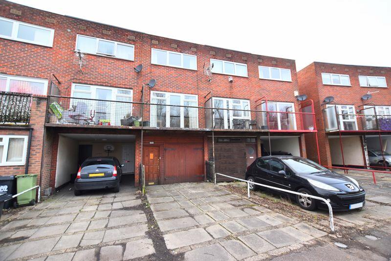 3 bedroom terraced house for sale in Waterside, Peartree Bridge, Milton Keynes, MK6