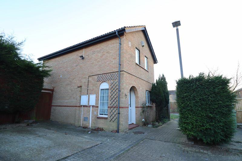 3 bedroom detached house for sale in Bottesford Close, Milton Keynes, MK4