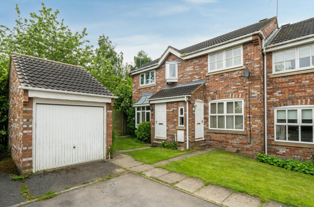 3 bedroom end of terrace house for sale in Moorlands View, Wetherby