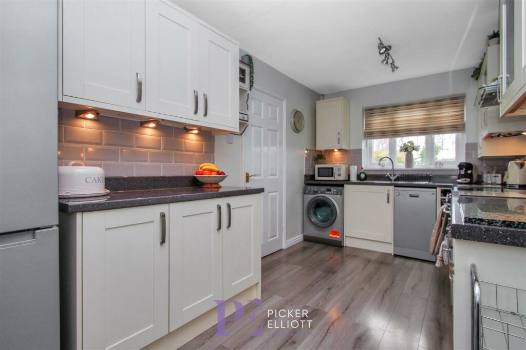 4 bedroom detached house for sale in Morland Drive, Hinckley, LE10