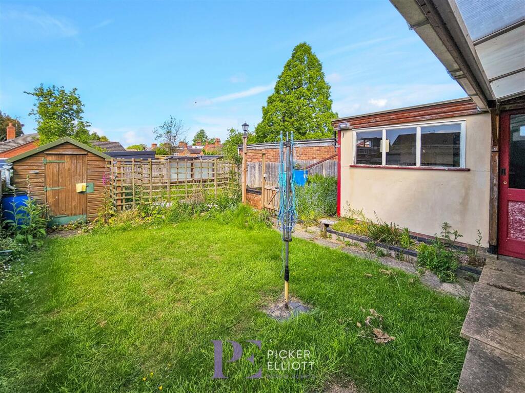 3 bedroom semidetached house for sale in Wensleydale Avenue, Barwell, LE9