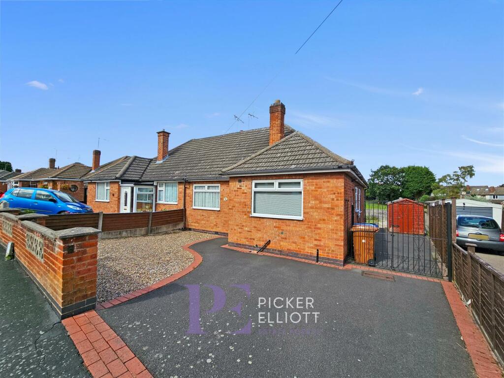 3 bedroom semidetached bungalow for sale in Elmdale Road, Earl Shilton