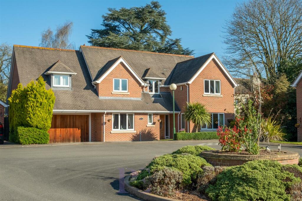 5 bedroom detached house for sale in Ward Close, Barwell, LE9