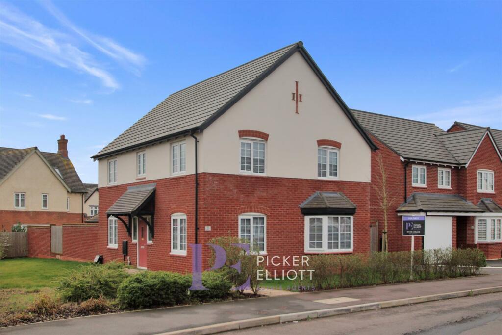 4 bedroom detached house for sale in Millington Drive, Nuneaton, CV11