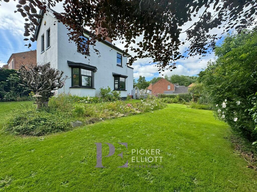 4 bedroom detached house for sale in Peckleton Lane, Desford, LE9