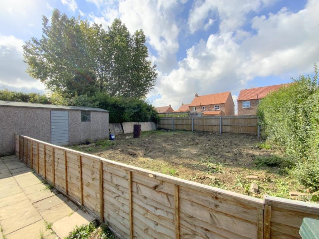 3 bedroom bungalow for sale in Clay Lane, HoltonLeClay, Grimsby, DN36