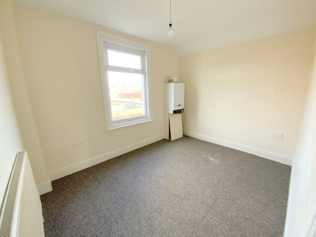 4 bedroom terraced house for sale in Welholme Road, Grimsby, DN32