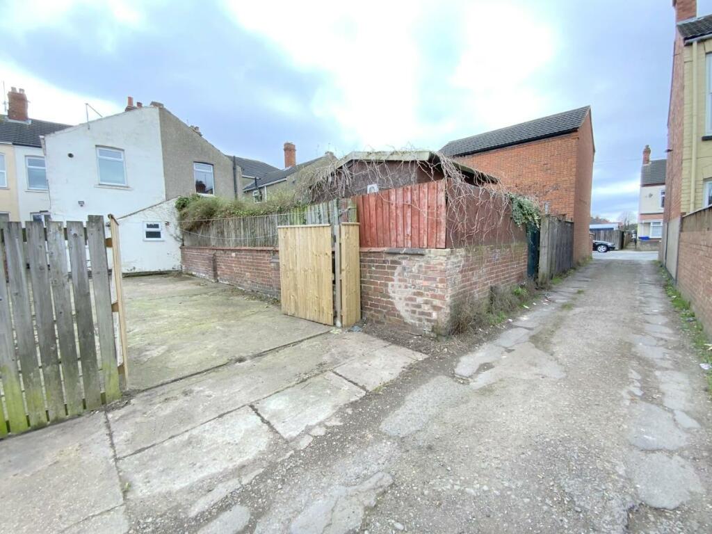 4 bedroom terraced house for sale in Welholme Road, Grimsby, DN32