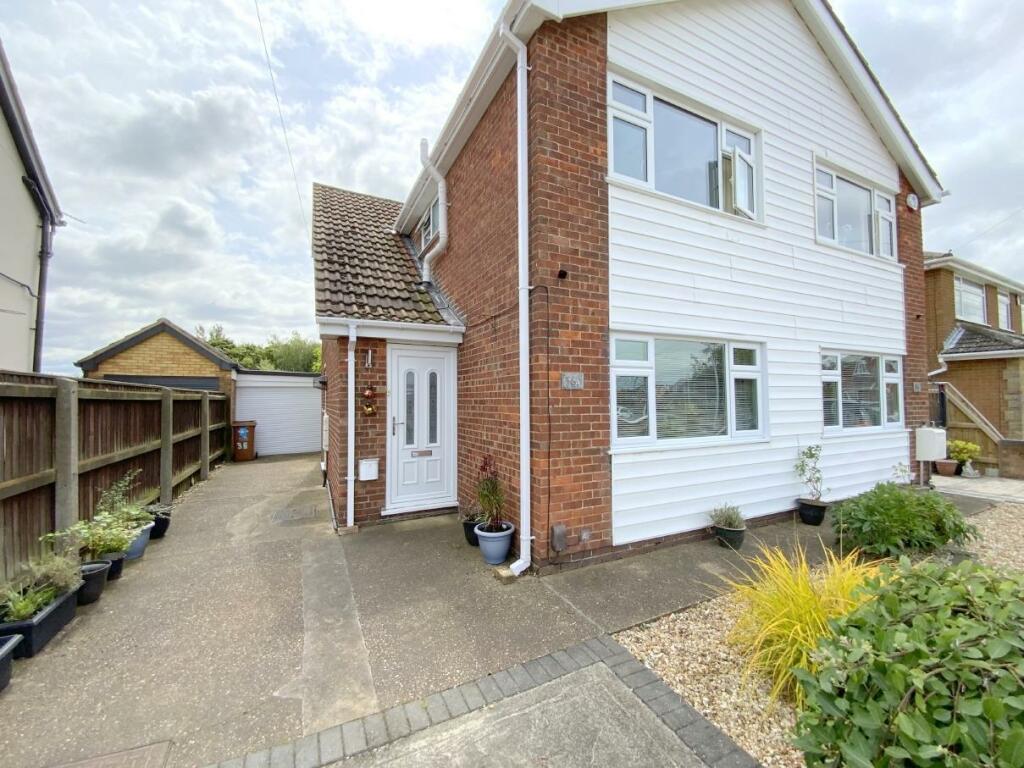 2 bedroom apartment for sale in Fillingham Crescent, Cleethorpes, DN35