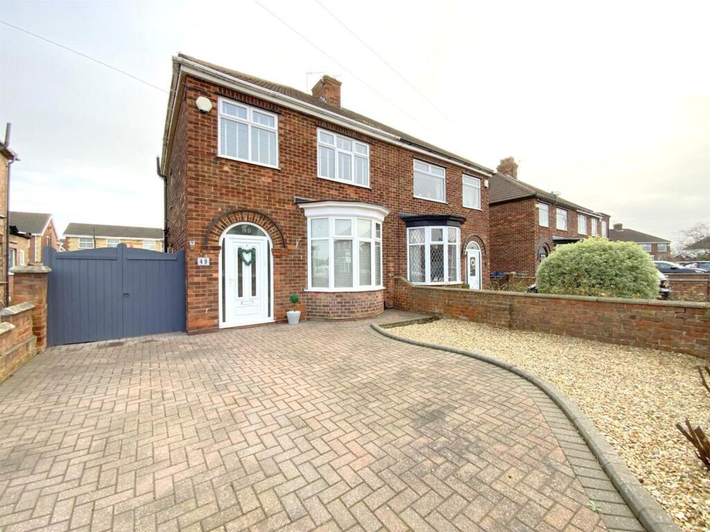 3 bedroom semidetached house for sale in Dugard Road, Cleethorpes, DN35