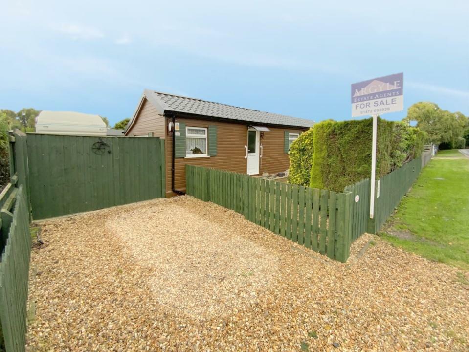2 bedroom chalet for sale in Humberston Fitties, Humberston, Grimsby, DN36