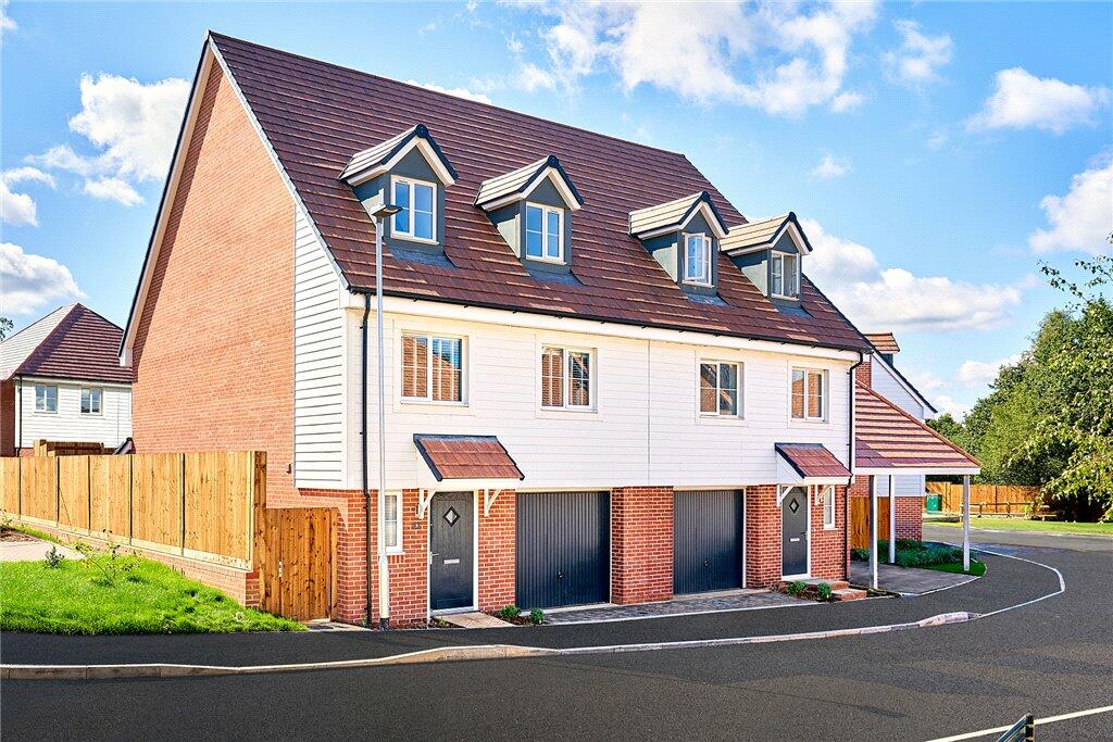 4 bedroom semidetached house for sale in Coppid View, London Road