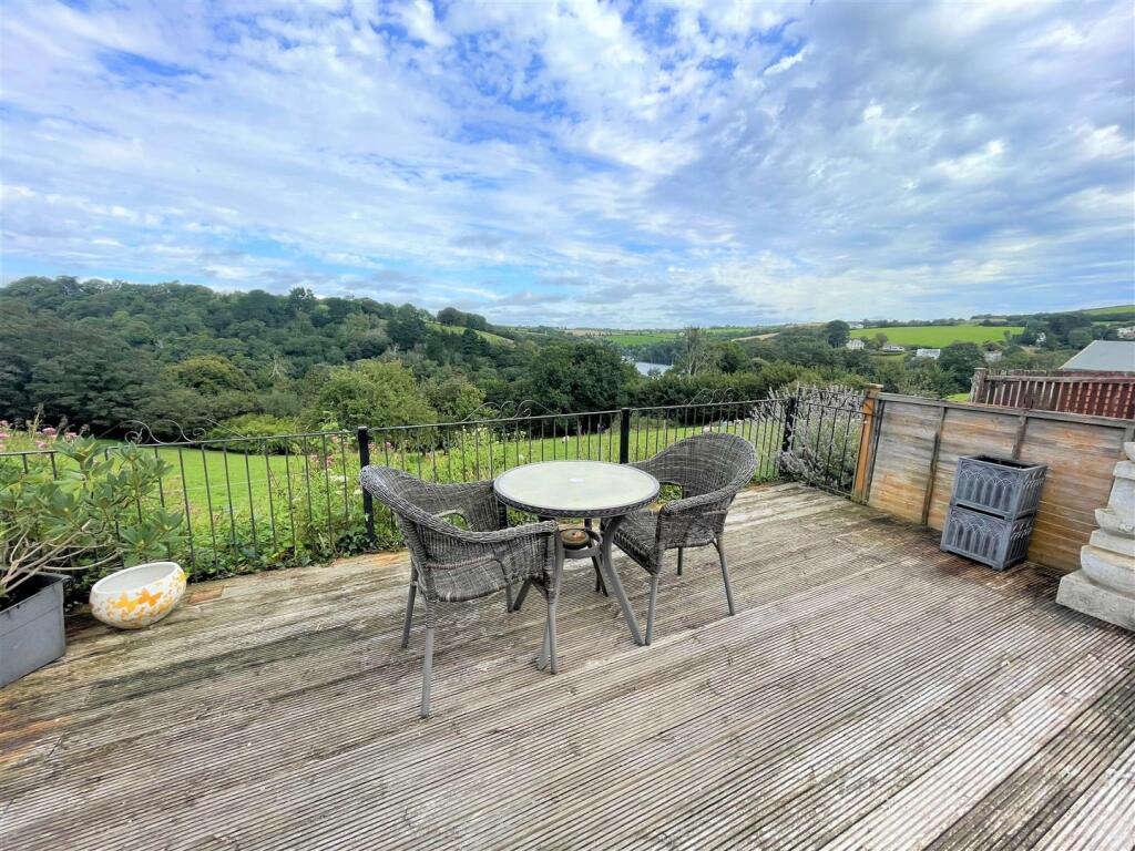 2 bedroom terraced bungalow for sale in Briarfield, Rawlings Lane