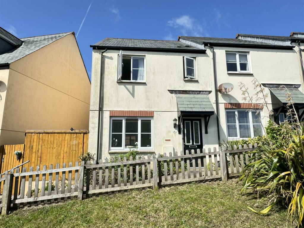 3 bedroom end of terrace house for sale in Gwithian Road, St. Austell, PL25