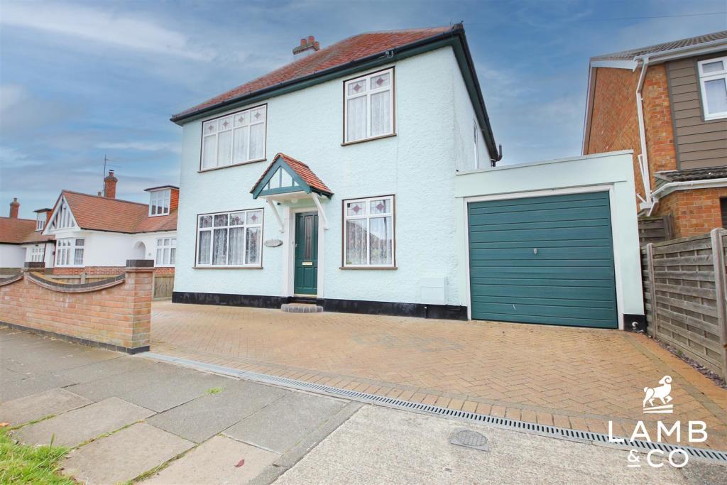 4 bedroom detached house for sale in Queensway, HollandonSea, CO15