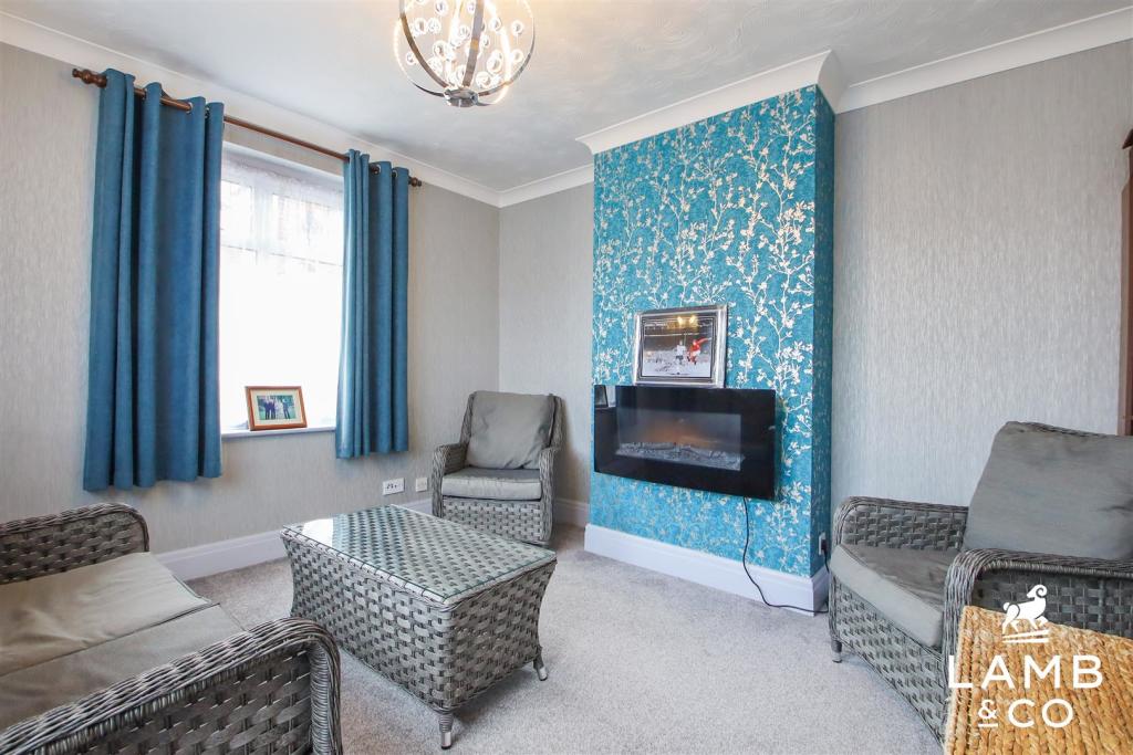 4 bedroom detached house for sale in Queensway, HollandonSea, CO15