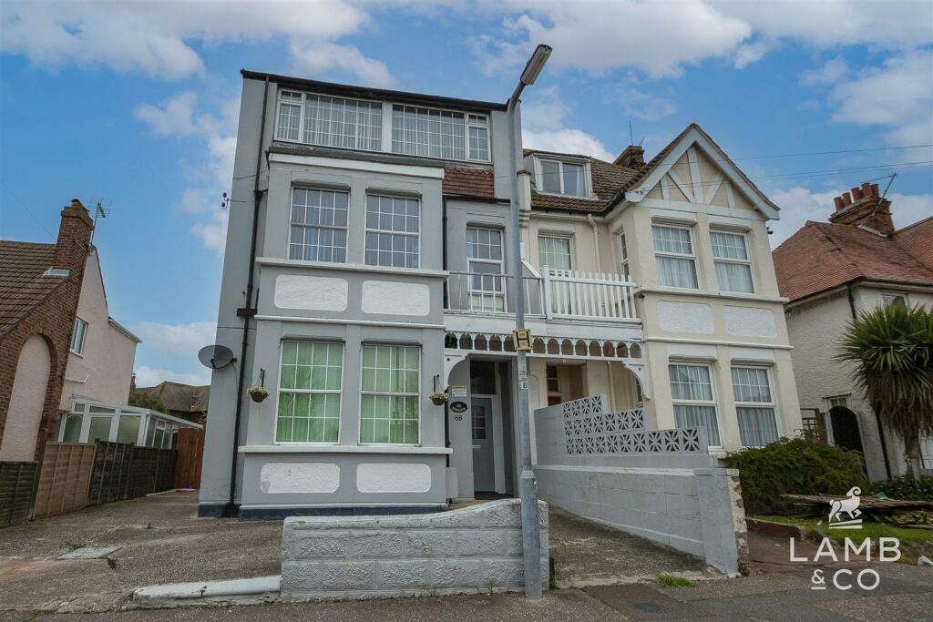 6 bedroom semidetached house for sale in Freeland Road, ClactonOnSea