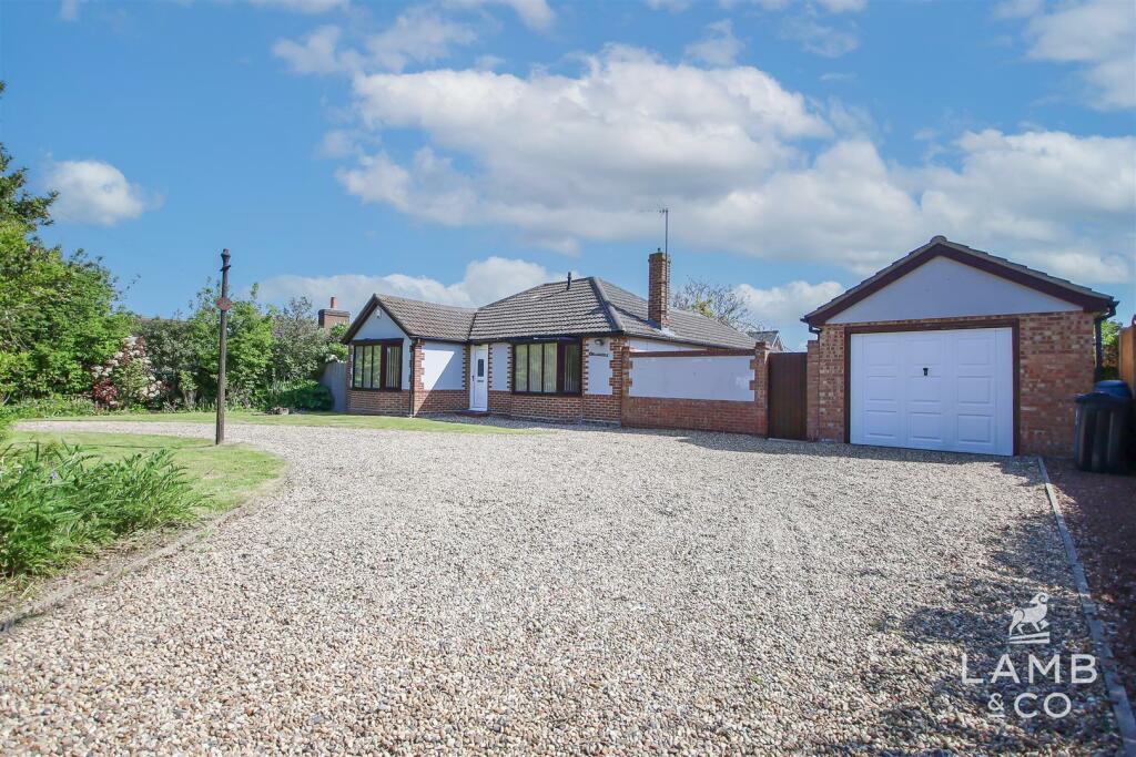 4 bedroom detached bungalow for sale in New Thorpe Avenue, ThorpeLe