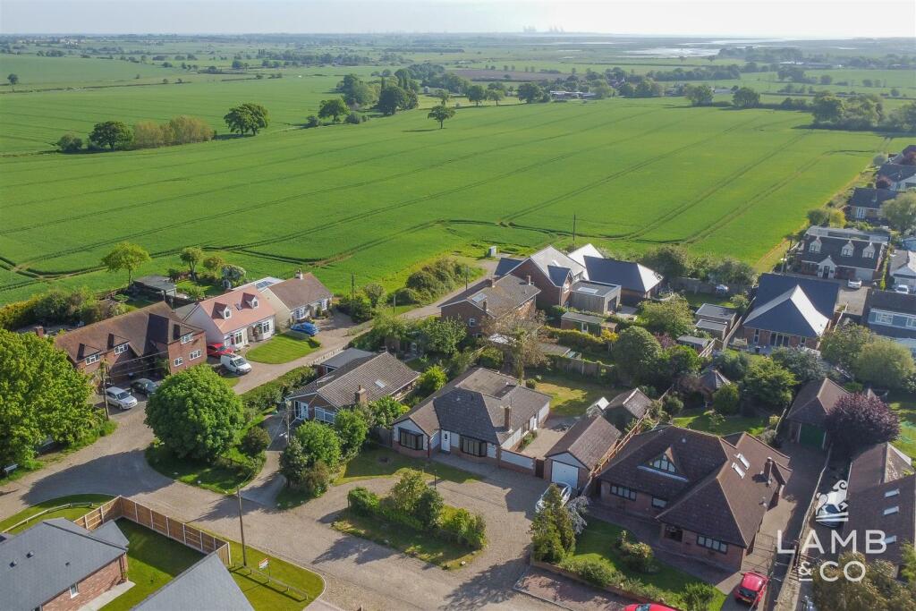 4 bedroom detached bungalow for sale in New Thorpe Avenue, ThorpeLe