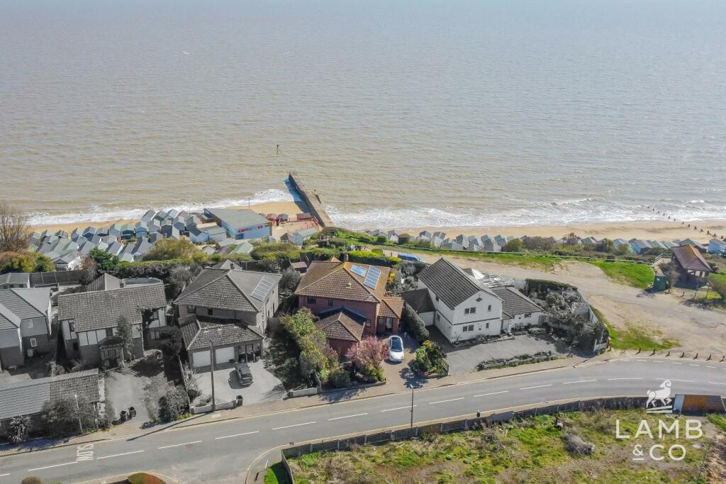 4 bedroom detached house for sale in Naze Park Road, Walton On The Naze