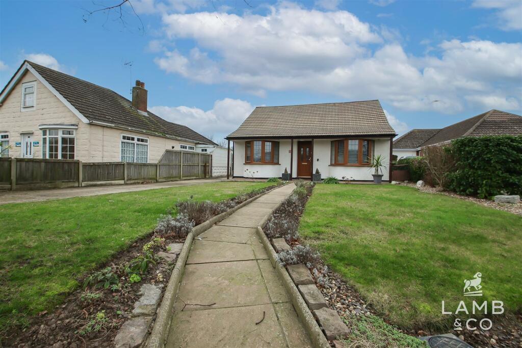 3 bedroom detached bungalow for sale in Gorse Lane, ClactonOnSea, CO15