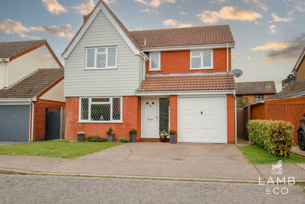 4 bedroom detached house for sale in Oakridge, Little Oakley, Harwich, CO12