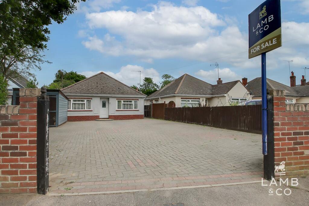 4 bedroom detached bungalow for sale in Gorse Lane, ClactonOnSea, CO15