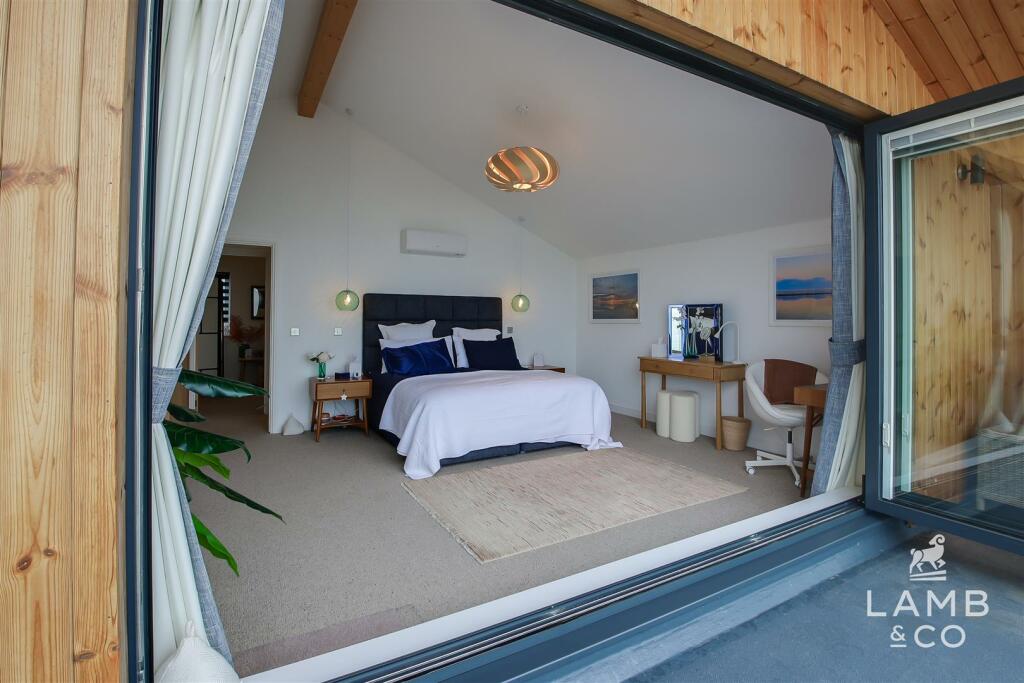 Additional property image - Eastern Promenade, Point Clear Bay