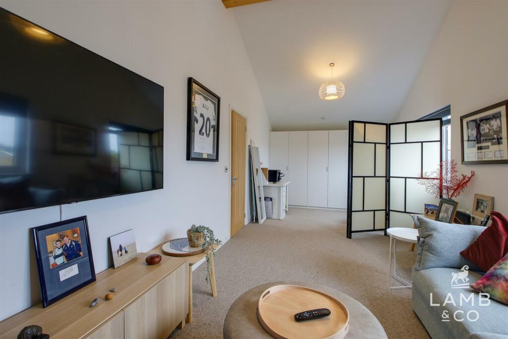 Additional property image - Eastern Promenade, Point Clear Bay