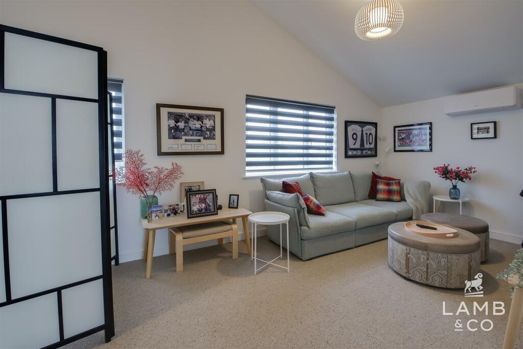 Additional property image - Eastern Promenade, Point Clear Bay
