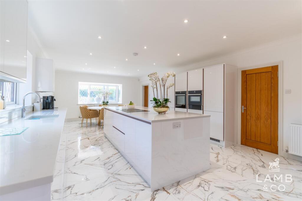 Additional property image - Seafront Position, Walton On The Naze