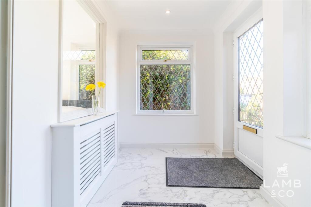 Additional property image - Seafront Position, Walton On The Naze