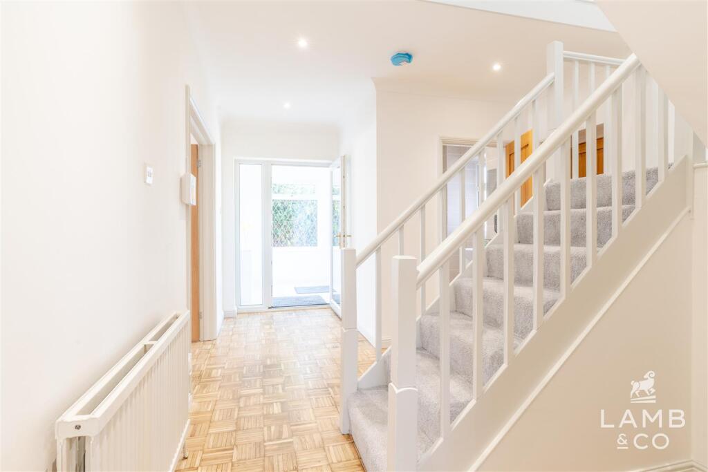 Additional property image - Seafront Position, Walton On The Naze