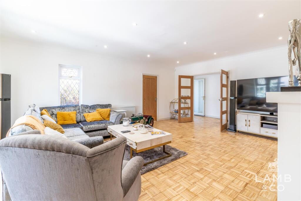 Additional property image - Seafront Position, Walton On The Naze