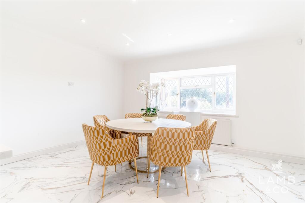 Additional property image - Seafront Position, Walton On The Naze
