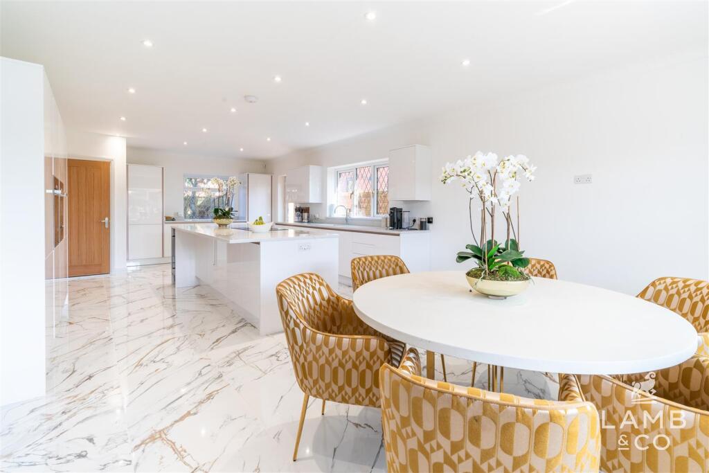 Additional property image - Seafront Position, Walton On The Naze