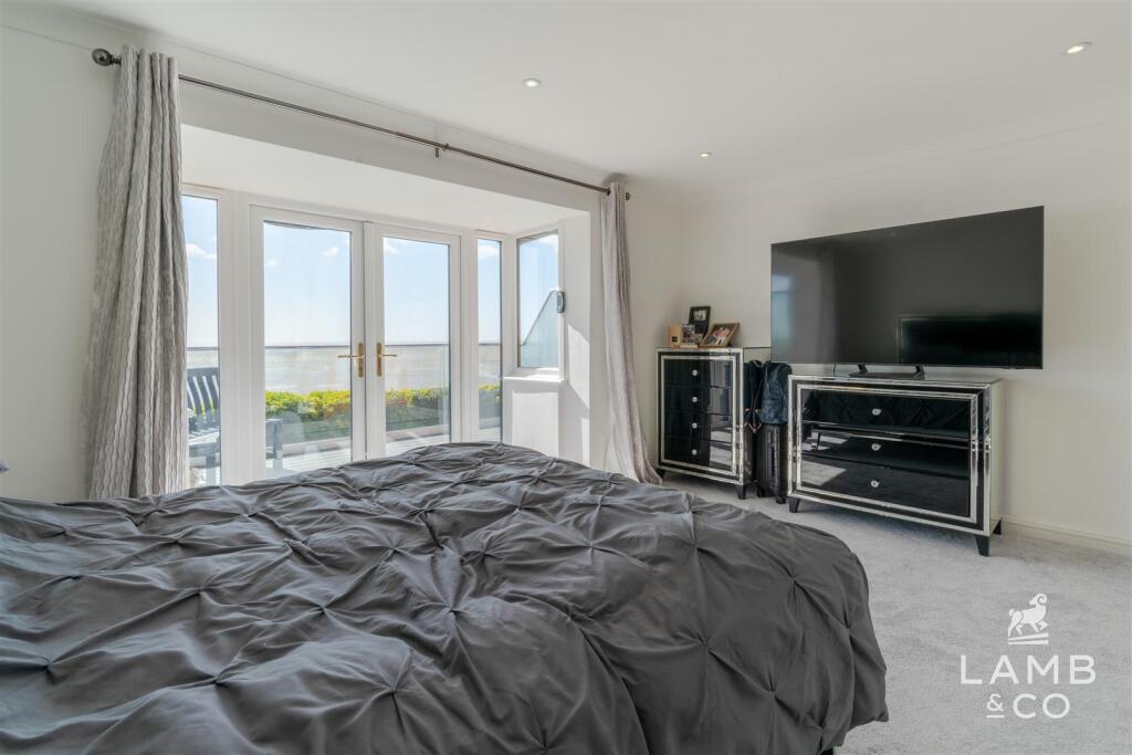 Additional property image - Seafront Position, Walton On The Naze