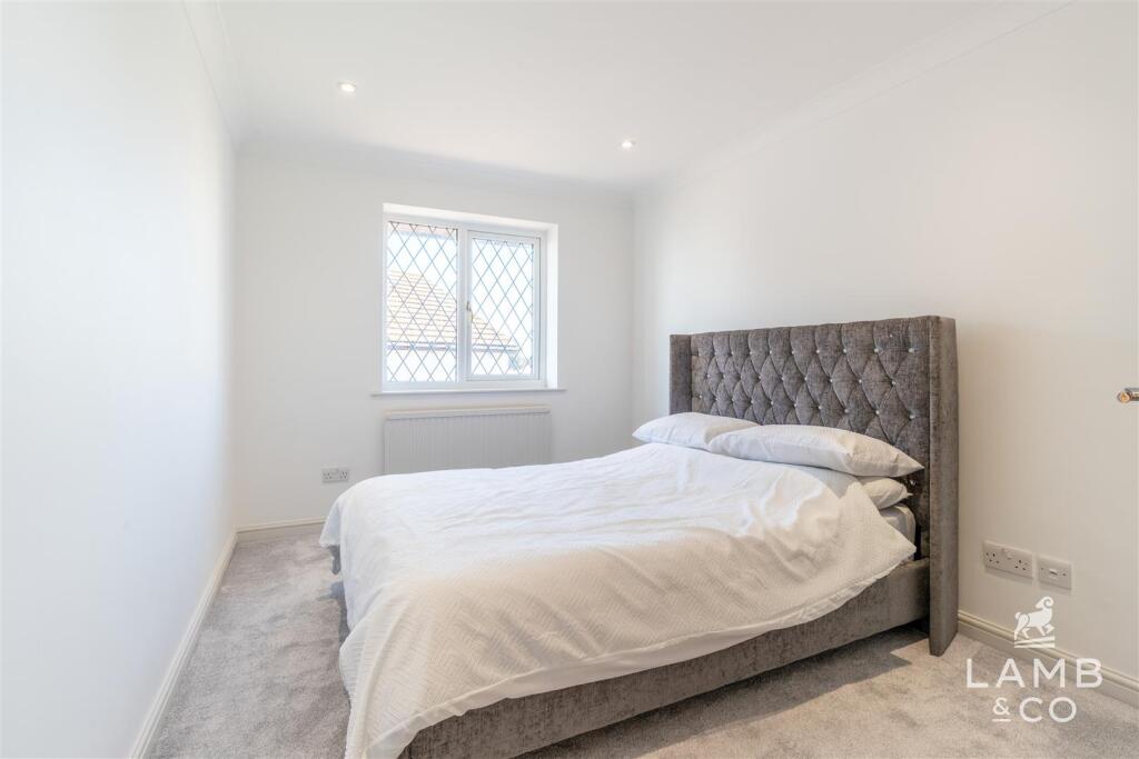 Additional property image - Seafront Position, Walton On The Naze