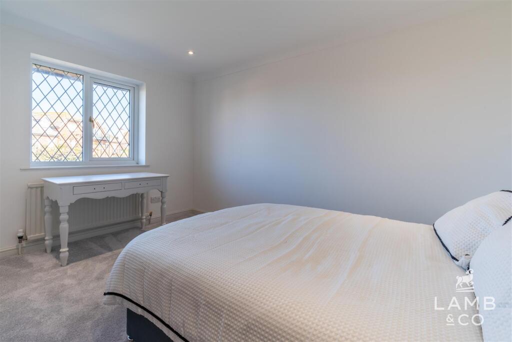 Additional property image - Seafront Position, Walton On The Naze