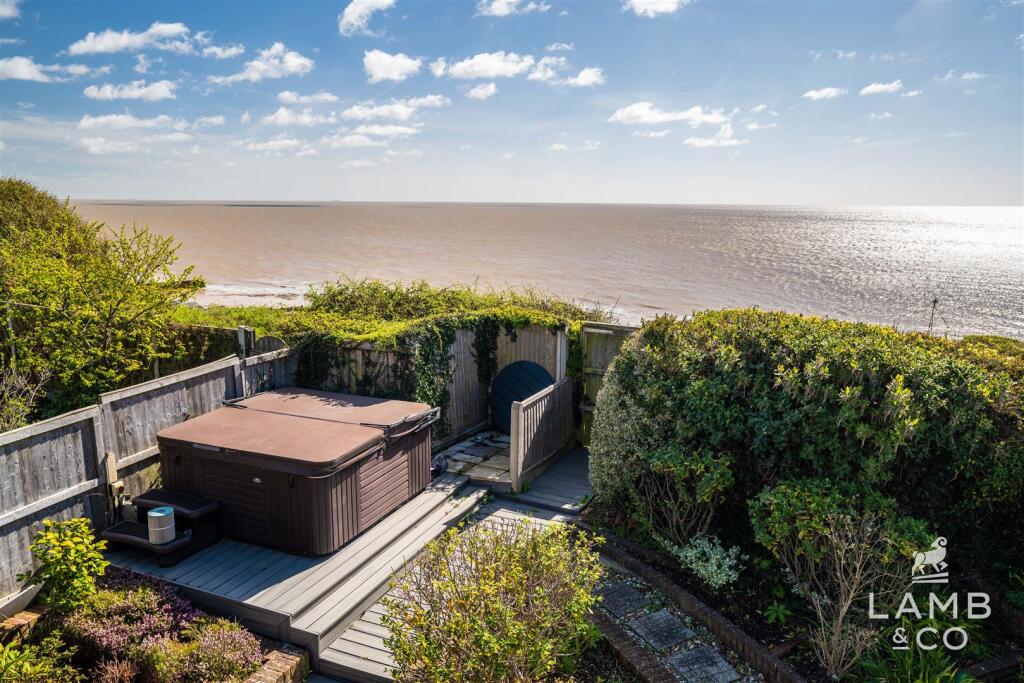 Additional property image - Seafront Position, Walton On The Naze