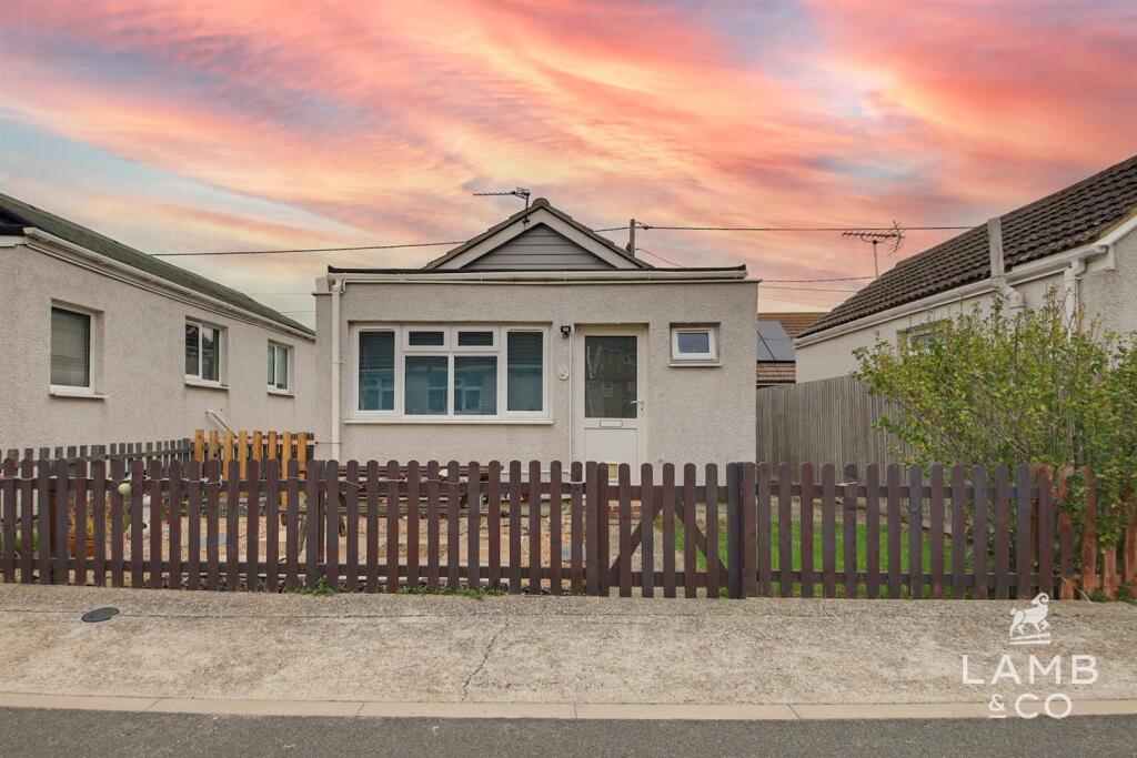 Main image of property: Lincoln Avenue, Jaywick, Clacton-On-Sea