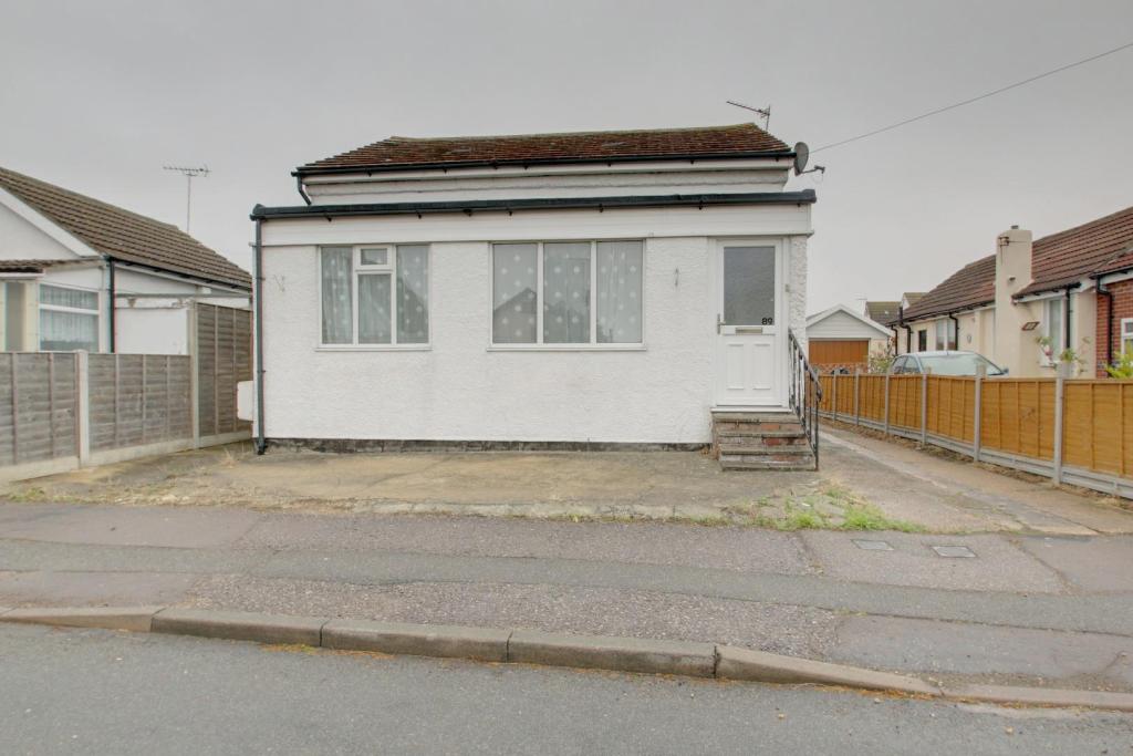 2 bedroom detached bungalow for sale in Meadow Way, Jaywick, ClactonOn