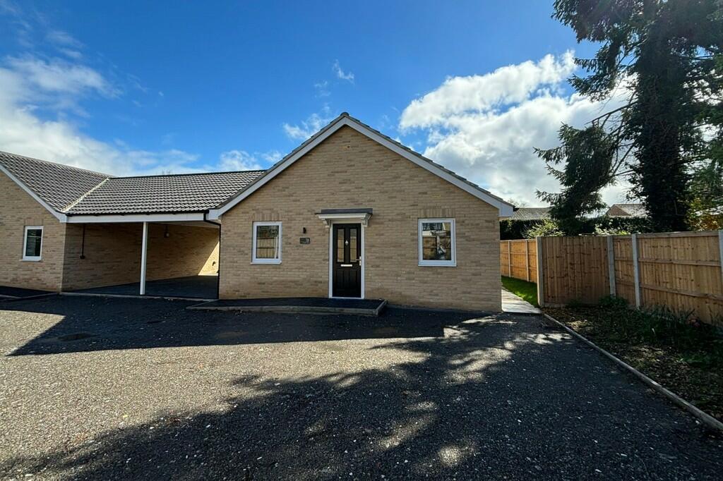 2 bedroom detached bungalow for sale in Rugby Road, Great Cornard, CO10